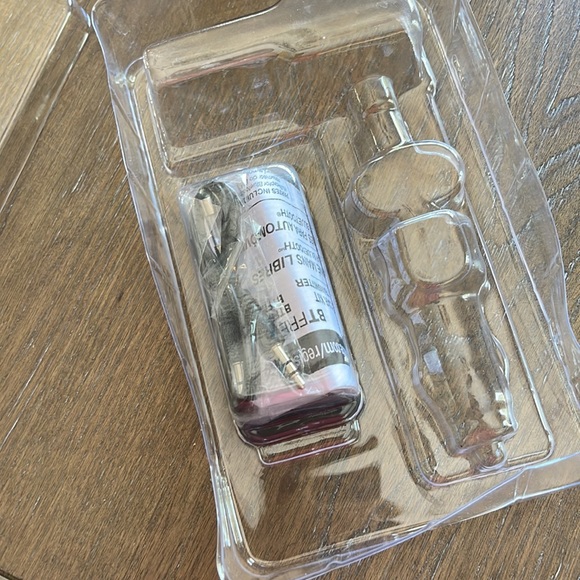 Scosche Universal Bluetooth Hands-Free Car Kit Digital FM Transmitter. Used - Picture 7 of 10